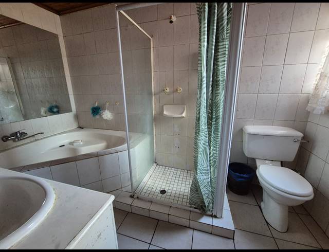 3 BEDROOM TOWNHOUSE FOR SALE IN VANDERBIJLPARK CE 2
